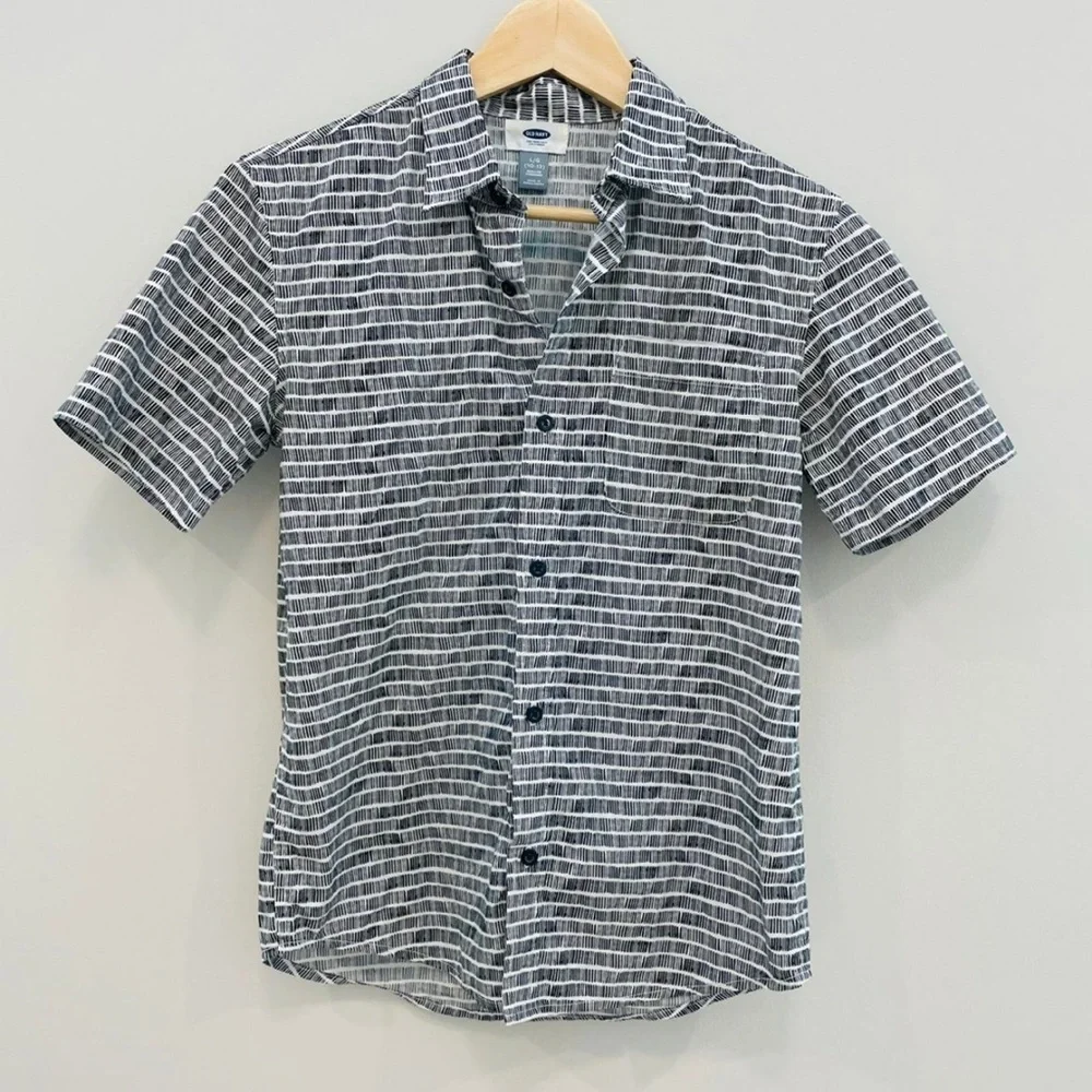 Old Navy boys button down shirt size L (10/12)